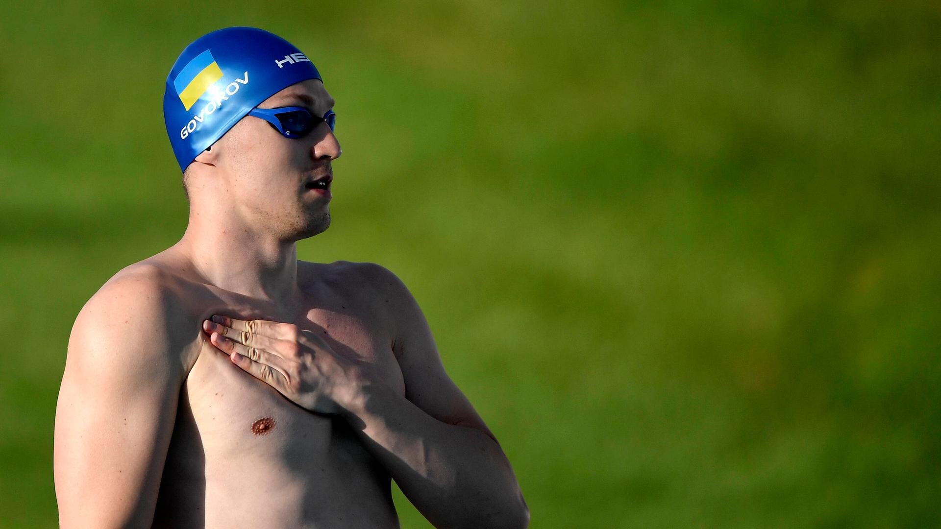 Andrii Govorov steht vor dem Start am Becken und sieht konzentriert aus. Andrii Govorov steht vor dem Start am Becken und sieht konzentriert aus.