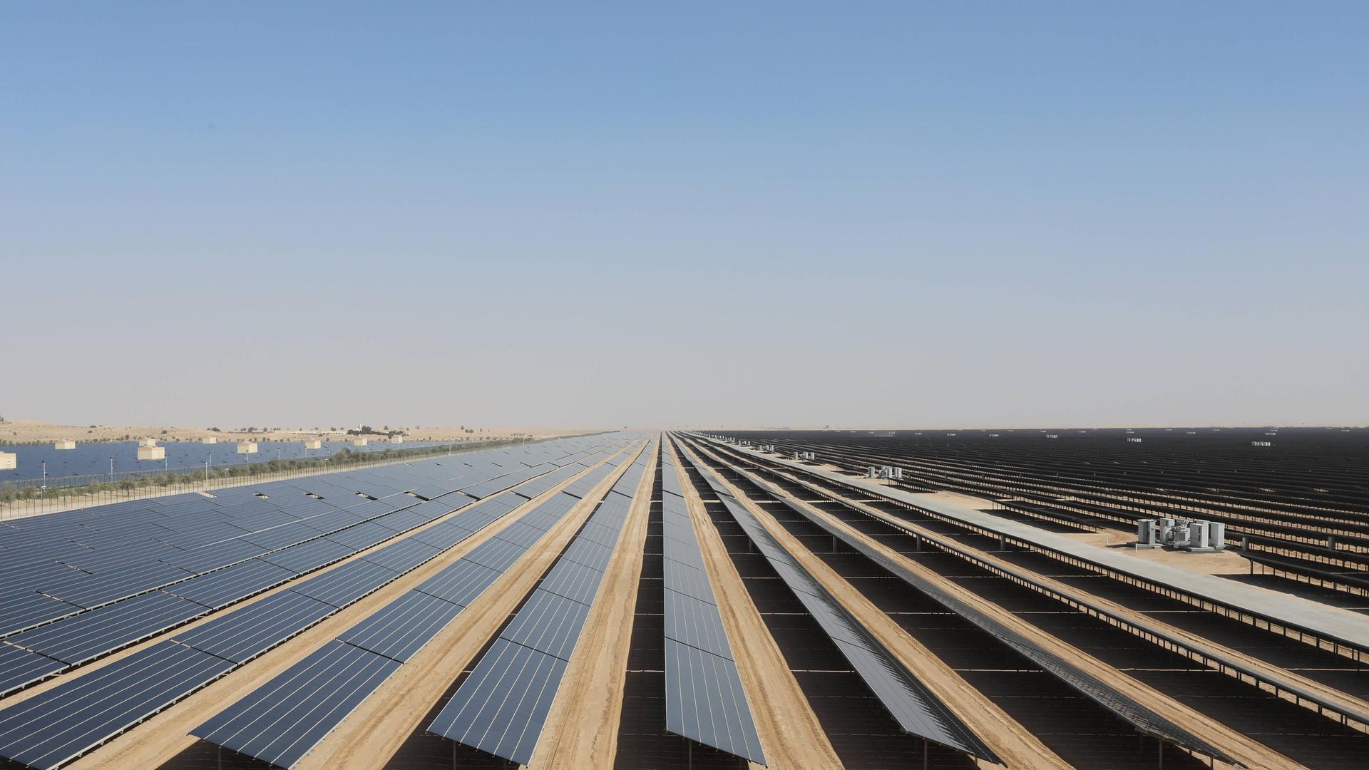 Dubai: Mohammed bin Rashid Solar Park. Einer der größten Photovoltaik-Anlagen der Welt.