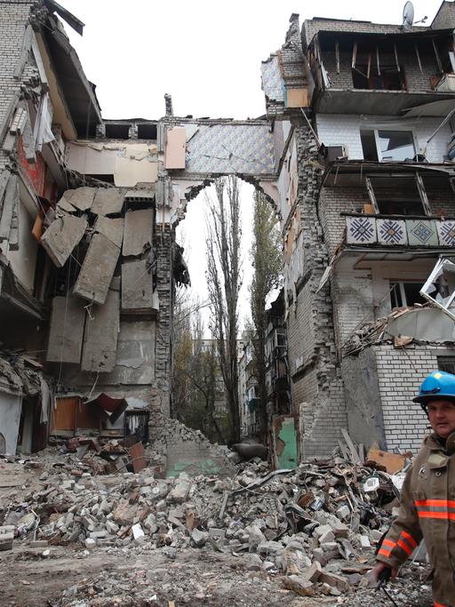 Bei einem russischen Angriff auf Mykolaiv wurden mindestens sechs Menschen getötet, ein Wohnhaus wurde dabei zerstört