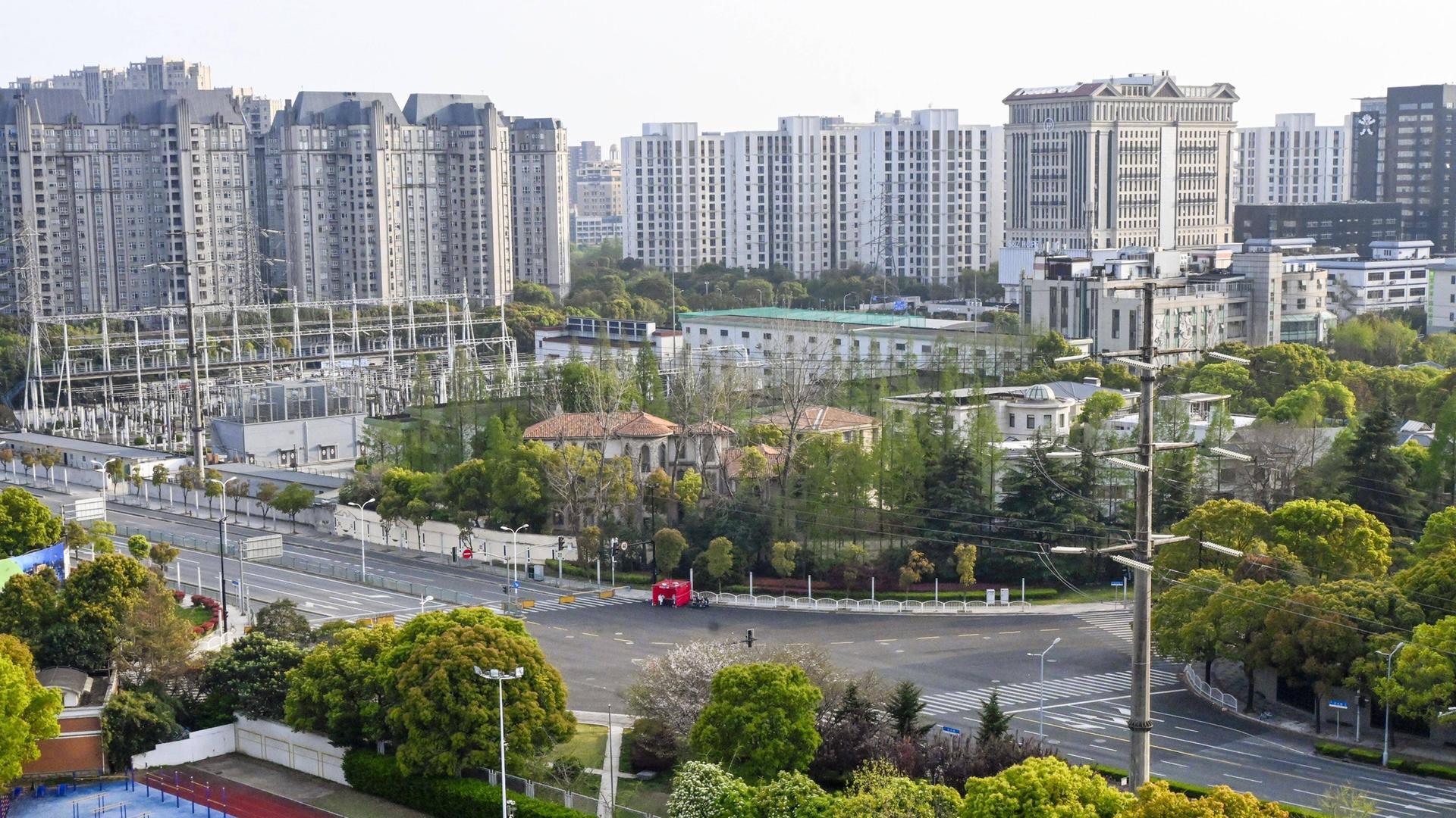 Lockdown in Shanghai A lockdown continues in Shanghai on April 6, 2022, to curb coronavirus infections. PUBLICATIONxINxG Lockdown in Shanghai A lockdown continues in Shanghai on April 6, 2022, to curb coronavirus infections. PUBLICATIONxINxG