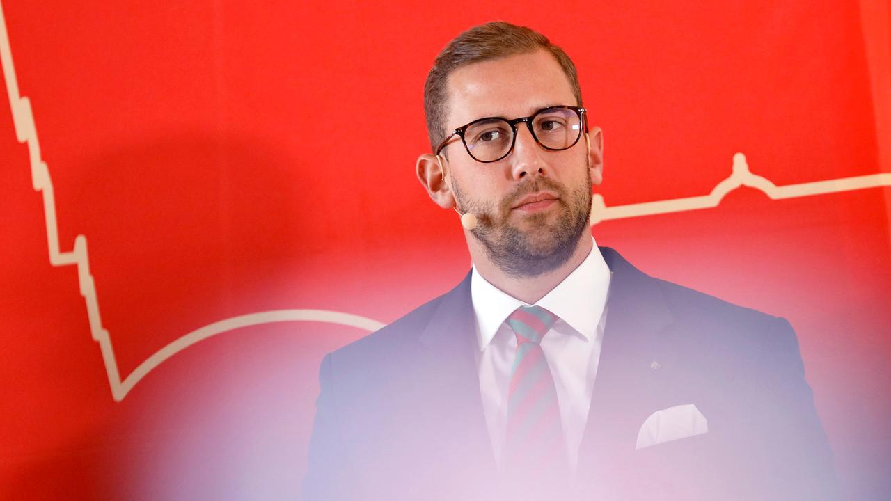 Georg Glasemacher alias Bauer Gereon bei der Pressekonferenz zur Vorstellung des Kölner Dreigestirns
Georg Glasemacher alias Bauer Gereon bei der Pressekonferenz zur Vorstellung des Kölner Dreigestirns
