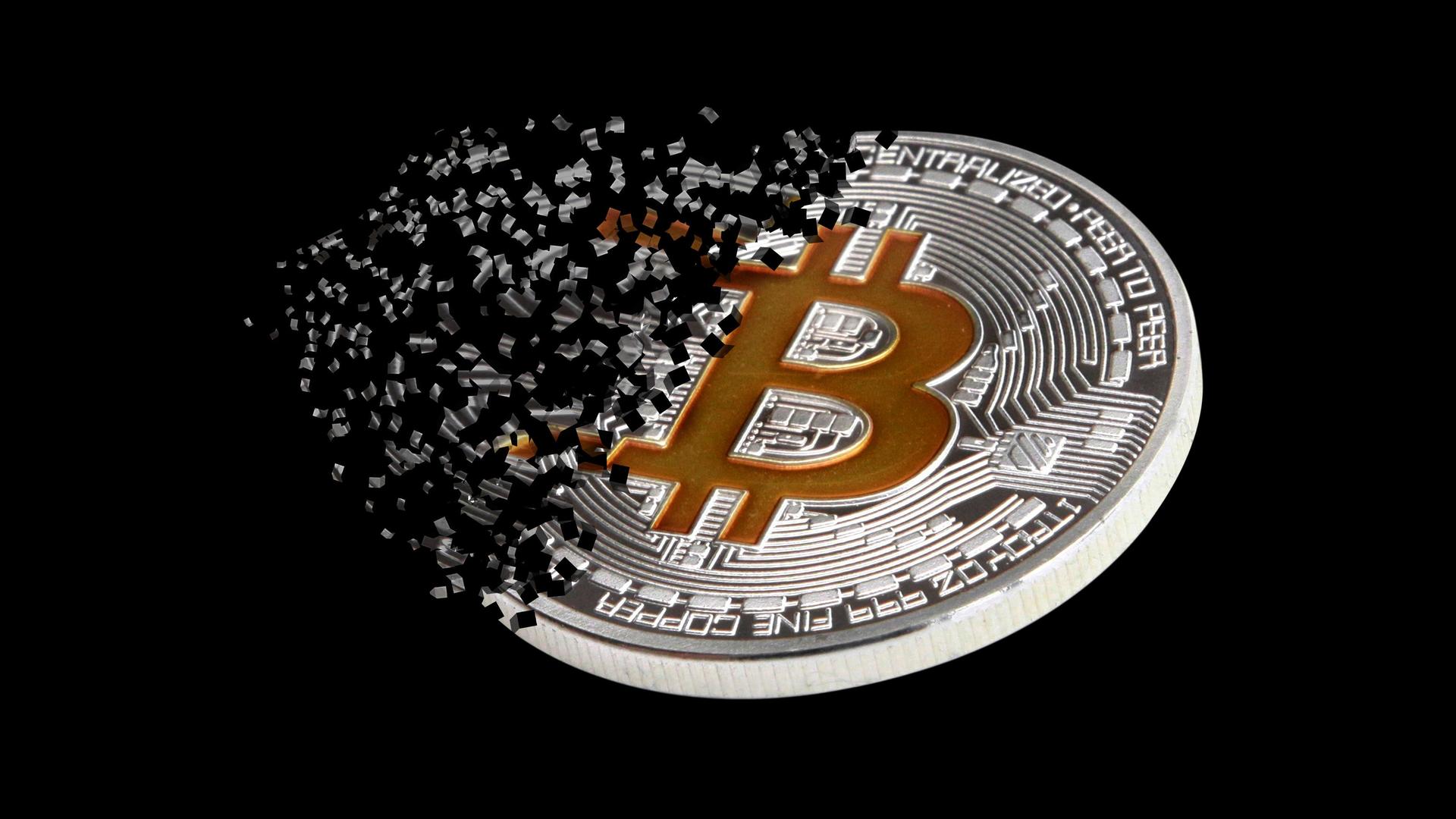 Ein physischer Bitcoin, der zerfällt vor schwarzem Hintergrund. Ein physischer Bitcoin, der zerfällt vor schwarzem Hintergrund.