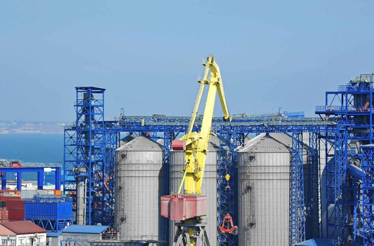 Getreidesilos im Hafen von Odessa Getreidesilos im Hafen von Odessa