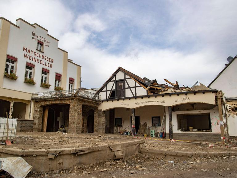 Das Gebäude der Winzergenossenschaft in Mayschoß: komplett zerstört und als Trümmerfeld.