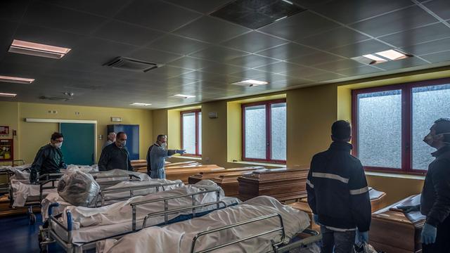 Covid-19-Tote im Krankenhaus Ponte San Pietro Bergamo in der Provinz Bergamo zu Beginn der Corona-Pandemie im März 2020