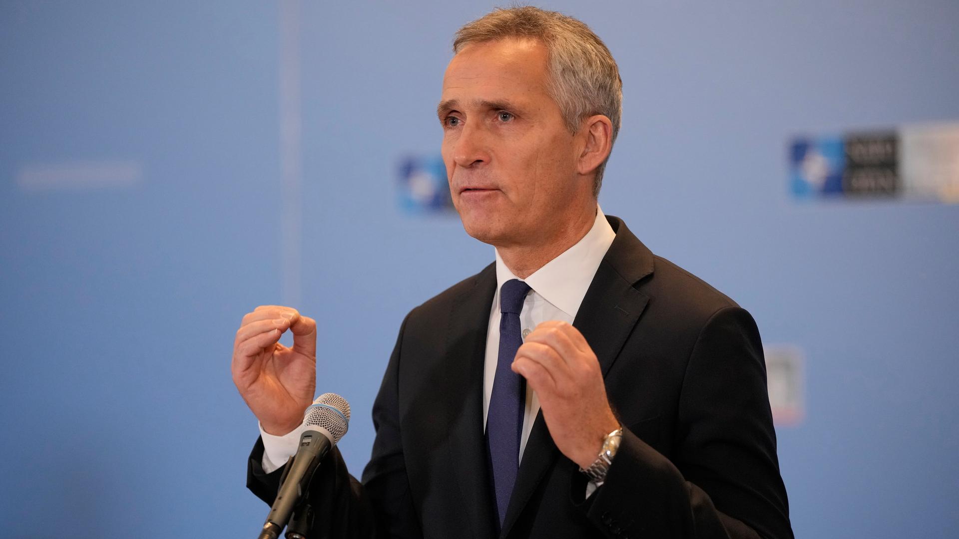 NATO-Generalsekretär Stoltenberg beim Treffen der Mitgliedsländer. NATO-Generalsekretär Stoltenberg beim Treffen der Mitgliedsländer.