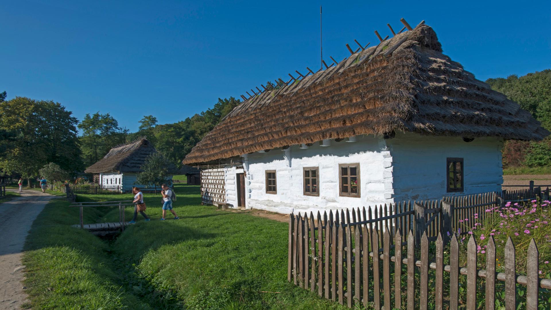 Freilichtmuseum Sanok im Karapartenvorland: Ethnografischer Park mit Häusern in der traditionelllen  Bauweise  der Lemken und Bojken
 
