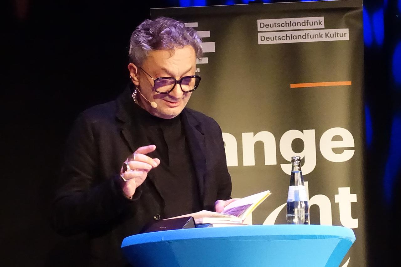Feridun Zaimoglu in der Langen Nacht Diversity im Gloria Theater, Köln