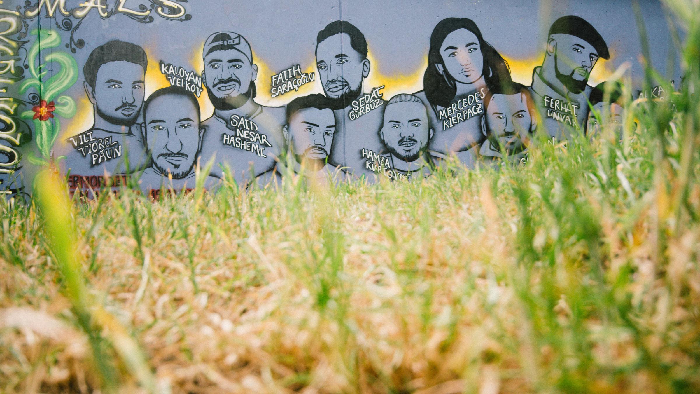 Ein Street Art Bild zeigt die Opfer des Anschlags von Hanau, bei dem ne...</p>

                        <a href=