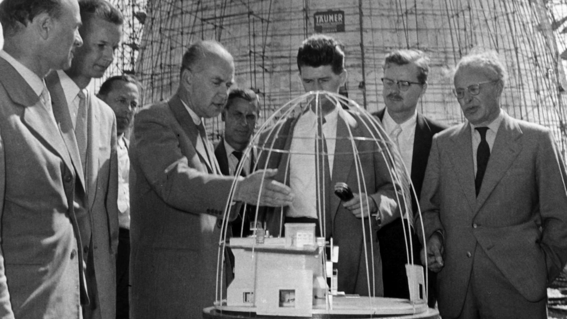 Bau des Garchinger Atomreaktors 1957 Bau des Garchinger Atomreaktors 1957