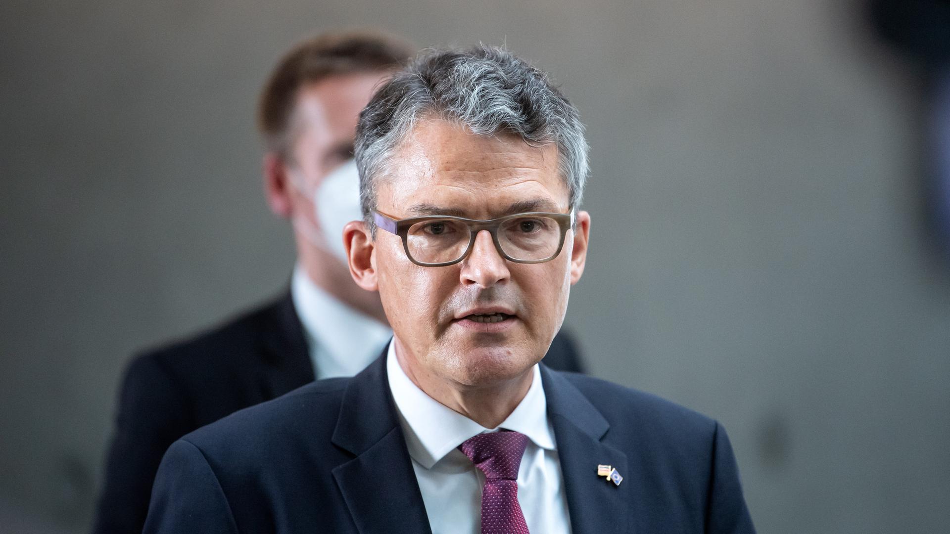 Lieferung von Kampfpanzern - Roderich Kiesewetter (CDU): "Es rächt sich jetzt, dass man zu lange gewartet hat"