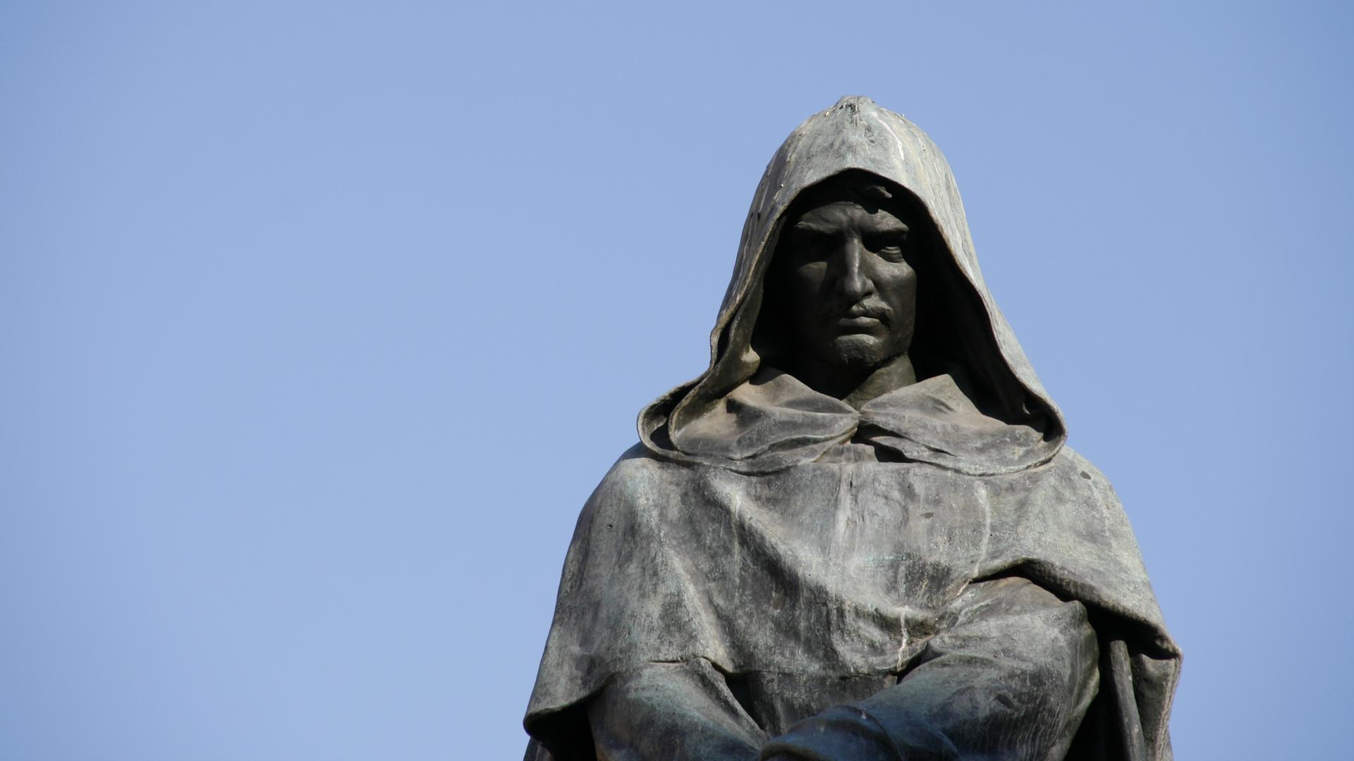Die 1889 errichtete Statue des Philosophen Giordano Bruno auf dem Campo de' Fiori in Rom, der hier am 17. Februar 1600 als Ketzer verbrannt wurde. Die 1889 errichtete Statue des Philosophen Giordano Bruno auf dem Campo de' Fiori in Rom, der hier am 17. Februar 1600 als Ketzer verbrannt wurde.