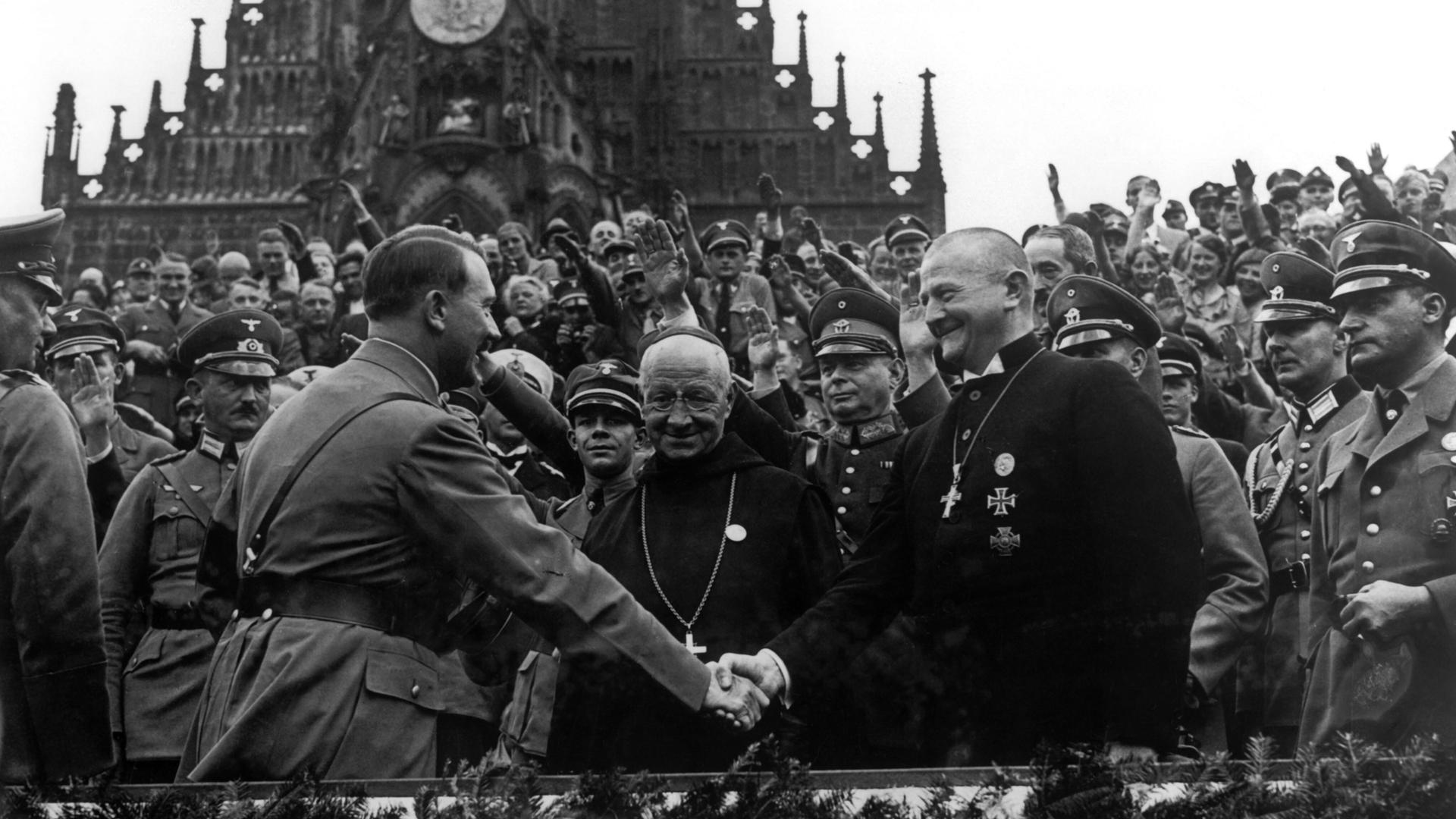 Christen im Osten zur NS-Zeit - Im Glauben an Gott und Hitler