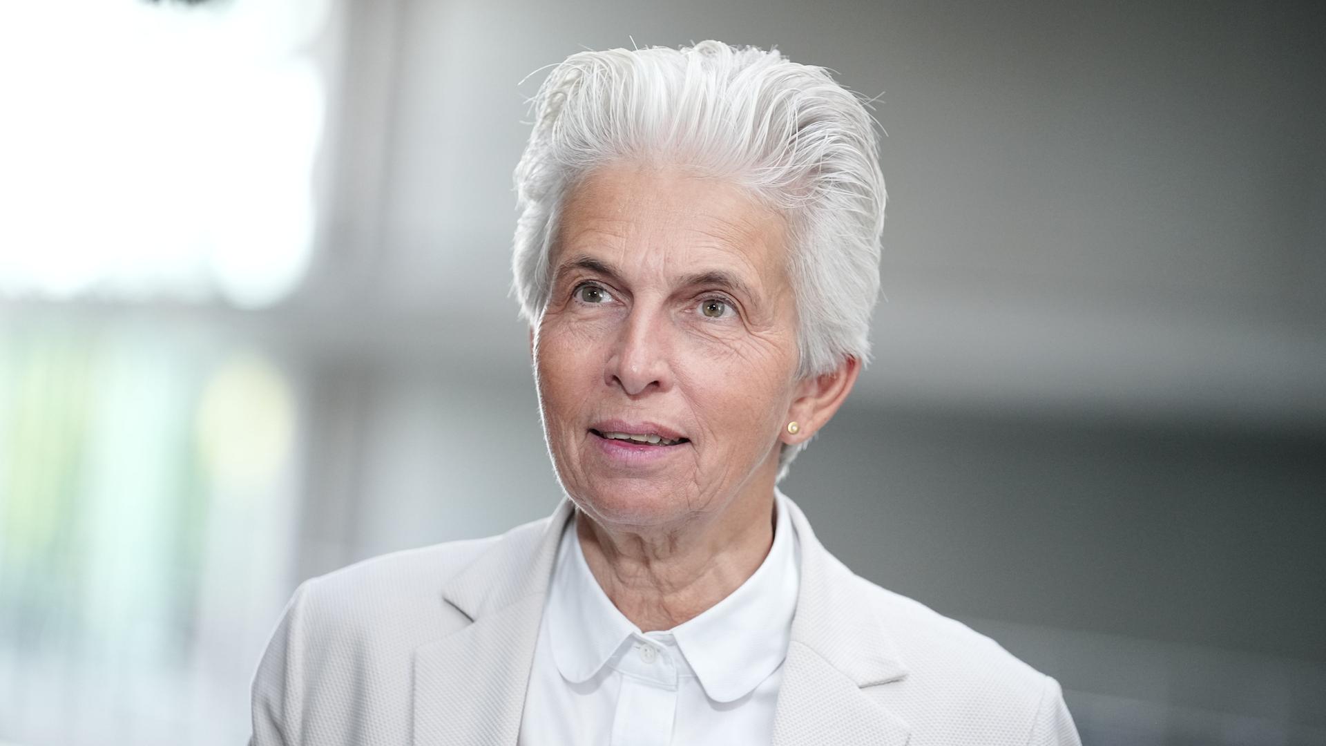 Marie-Agnes Strack-Zimmermann (FDP), Vorsitzende des Verteidigungsausschusses, verlässt die Sondersitzung des Ausschusses des Bundestags. Marie-Agnes Strack-Zimmermann (FDP), Vorsitzende des Verteidigungsausschusses, verlässt die Sondersitzung des Ausschusses des Bundestags.