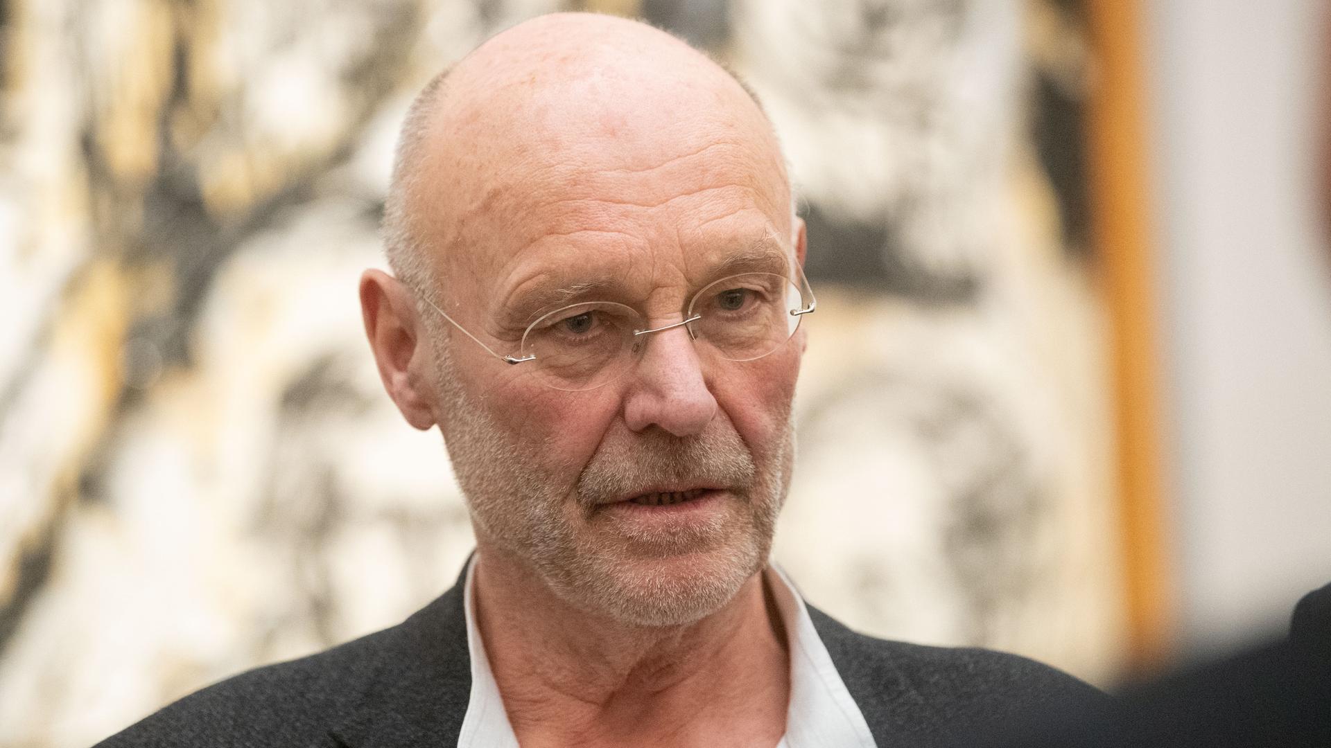 Anselm Kiefer bei einem Rundgang in einer Ausstellung im Jahr 2019. Anselm Kiefer bei einem Rundgang in einer Ausstellung im Jahr 2019.