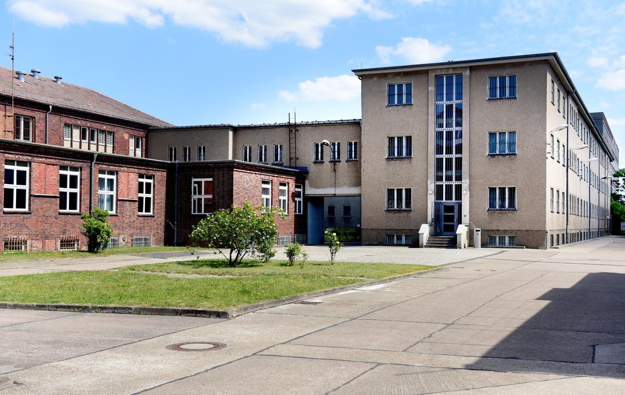 Die heutige Gedenkstätte und frühere zentrale Untersuchungshaftanstalt des Ministeriums für Staatssicherheit der DDR im Stadtteil Hohenschönhausen in Berlin, aufgenommen am 21.05.2018. Foto: Hauke-Christian Dittrich Die heutige Gedenkstätte und frühere zentrale Untersuchungshaftanstalt des Ministeriums für Staatssicherheit der DDR im Stadtteil Hohenschönhausen in Berlin, aufgenommen am 21.05.2018. Foto: Hauke-Christian Dittrich