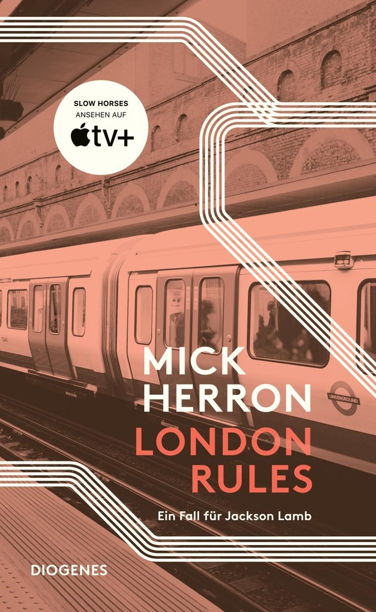 Das Cover des Krimis von Mick Herron: "London Rules". Auf dem Cover ist ein coloriertes Foto eines Zugs am Bahngleis zu sehen, zudem steht der Name des Autors und der Titel auf dem Buch. Ein grafisches Element zeigt dreimal fünf parallel zueinander verlaufende Röhren, die an manchen Stellen die Richtung ändern, an einer Stelle berühren sich zwei Röhrengebilde. Das Buch ist auf der Krimibestenliste von Deutschlandfunk Kultur. Das Cover des Krimis von Mick Herron: "London Rules". Auf dem Cover ist ein coloriertes Foto eines Zugs am Bahngleis zu sehen, zudem steht der Name des Autors und der Titel auf dem Buch. Ein grafisches Element zeigt dreimal fünf parallel zueinander verlaufende Röhren, die an manchen Stellen die Richtung ändern, an einer Stelle berühren sich zwei Röhrengebilde. Das Buch ist auf der Krimibestenliste von Deutschlandfunk Kultur.