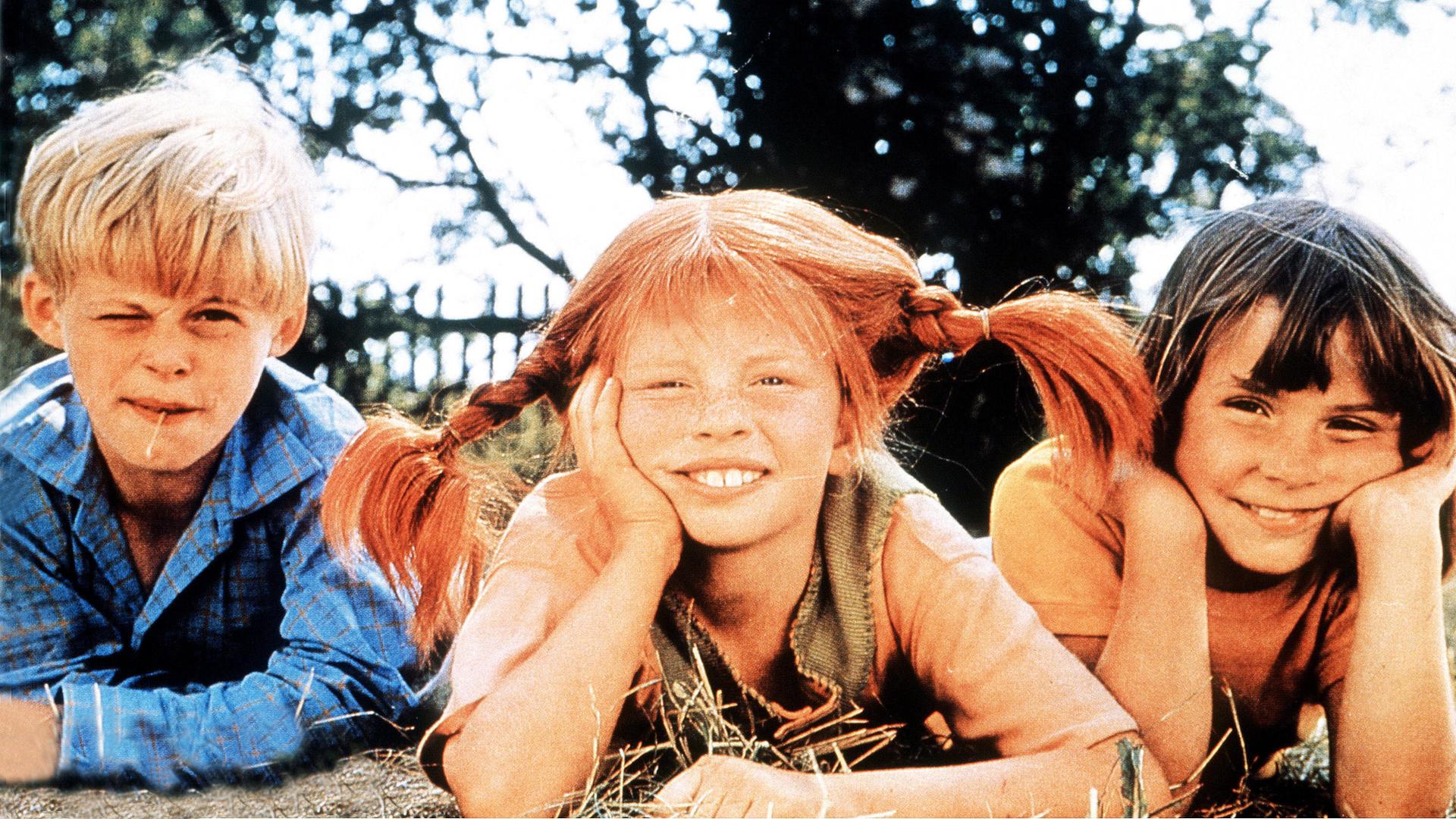 Filmszene aus Astrid Lindgrens "Pippi Langstrumpf": Pippi, ein rothaariges, sommersprossiges und eigenwilliges Mädchen, hat die tollsten Ideen. Die Geschwister Tommy und Annika schließen schnell Freundschaft mit ihr. 