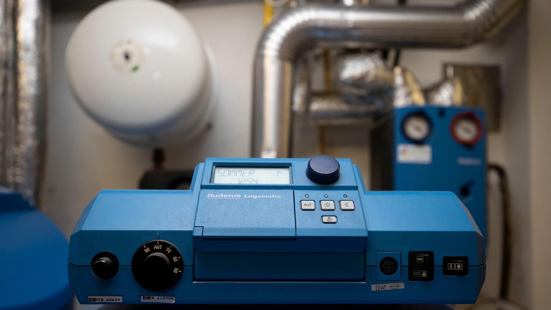 Festlegung der Gasumlage am 15.08.2022. Der Heizkessel der Gasanlage ist auf den Modus Sommer programmiert um Kosten zu sparen Festlegung der Gasumlage am 15.08.2022. Der Heizkessel der Gasanlage ist auf den Modus Sommer programmiert um Kosten zu sparen