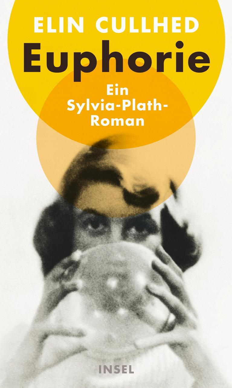 Das Cover des Buchs "Euphorie" von Elin Cullhed zeigt ein Foto der Schriftstellerin Sylvia Plath. Das Cover des Buchs "Euphorie" von Elin Cullhed zeigt ein Foto der Schriftstellerin Sylvia Plath.
