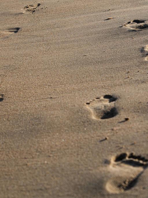 Fußspuren im Sand. 