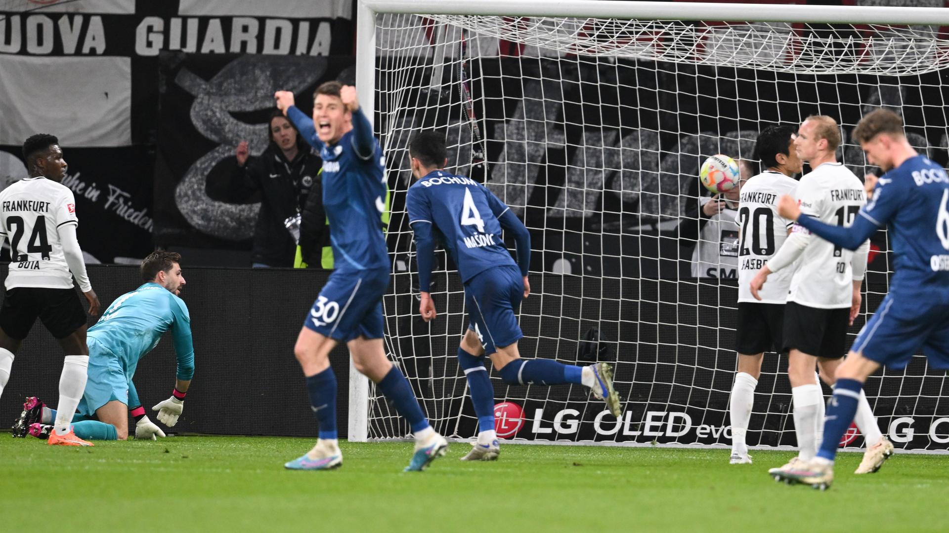 Fußball-Bundesliga - Eintracht Frankfurt Und VfL Bochum Spielen ...