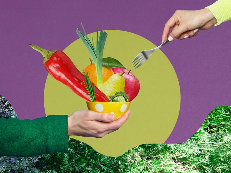 Collage einer Hand, die eine Schüssel voller Gemüse hält. Aus dem oberen rechten Bildrand kommt eine zweite Hand, die eine Gabel hält.