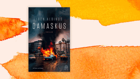 Das Cover des Krimis von Iben Albinus, "Damaskus". Es zeigt eine Straßenszene, auf der Kreuzung steht ein brennendes Auto.