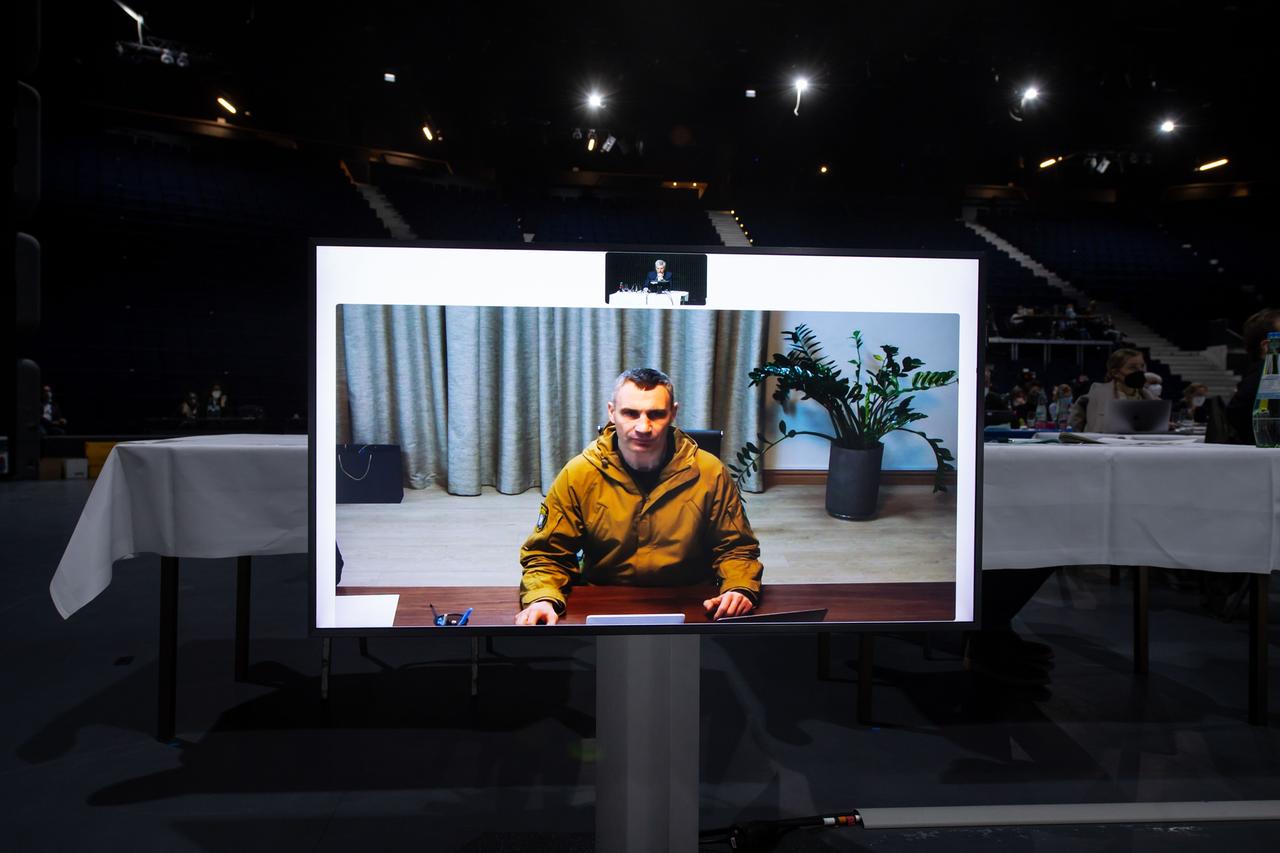 Vitali Klitschko, Bürgermeister der ukrainischen Hauptstadt Kiew, spricht per Videoschalte im Münchner Stadtrat. Vitali Klitschko, Bürgermeister der ukrainischen Hauptstadt Kiew, spricht per Videoschalte im Münchner Stadtrat.