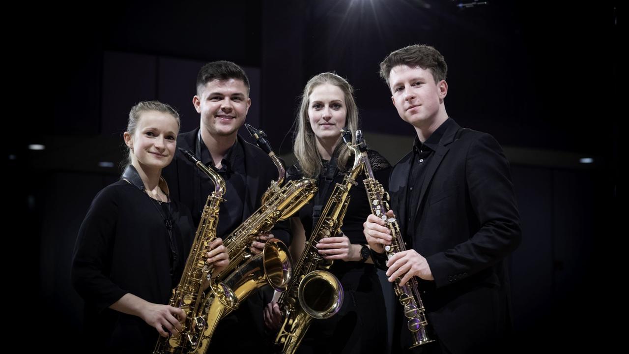 Das Multiphonic Quartett mit Olivia Nosseck, Silas Kuh, Katrin Ticheloven und Luca Winkmann Das Multiphonic Quartett mit Olivia Nosseck, Silas Kuh, Katrin Ticheloven und Luca Winkmann