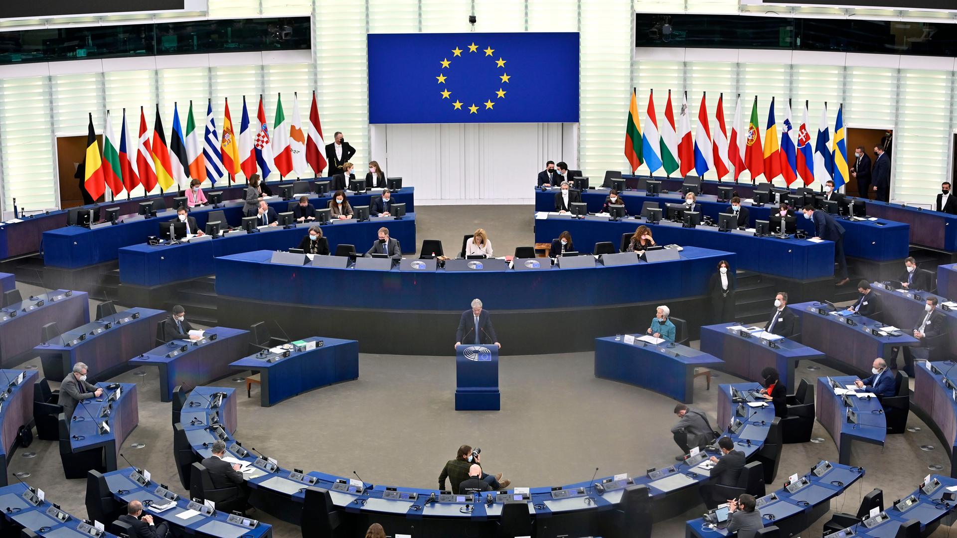EU-Wirtschaftskommissar Paolo Gentiloni im Parlament. EU-Wirtschaftskommissar Paolo Gentiloni im Parlament.