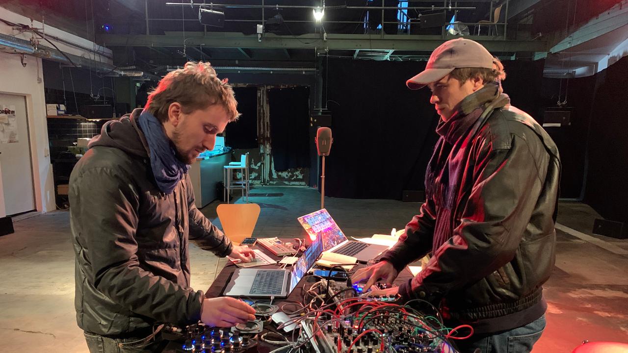 Das Künstlerduo hauptmeier | recker beim Art’s Birthday im ZiMMT Das Künstlerduo hauptmeier | recker beim Art’s Birthday im ZiMMT