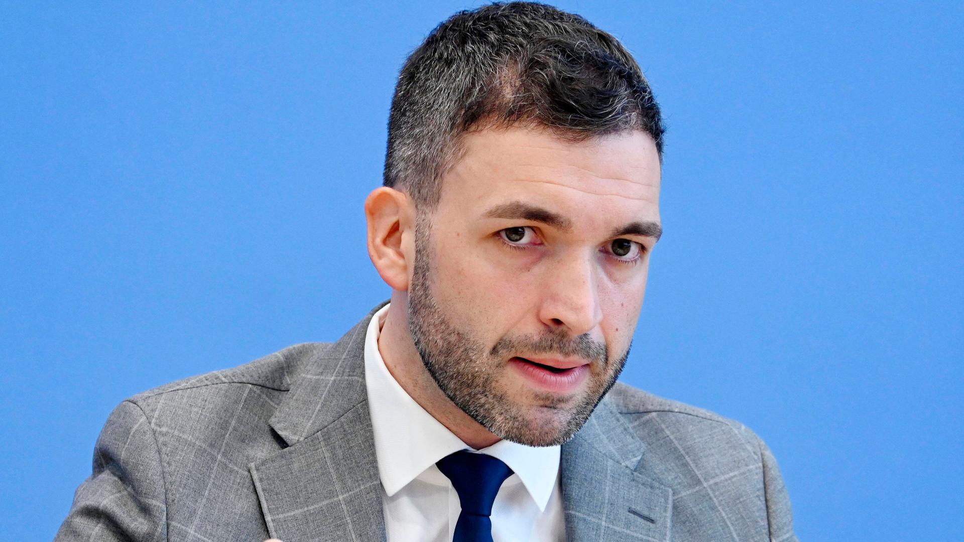 Konstantin Kuhle bei der Pressekonferenz im Haus der Bundespresse Konstantin Kuhle bei der Pressekonferenz im Haus der Bundespresse