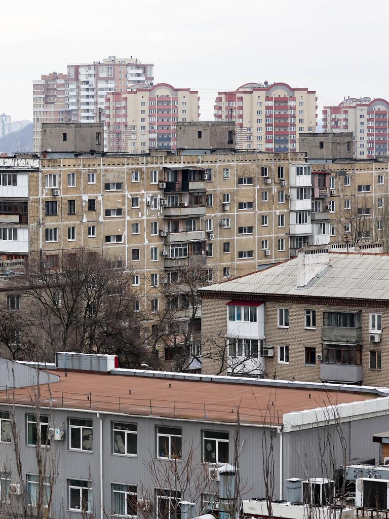 Blick auf Plattenbauten im Zentrum der ukrainischen Stadt Donezk, die seit 2014 von Separatisten kontrolliert wird. Blick auf Plattenbauten im Zentrum der ukrainischen Stadt Donezk, die seit 2014 von Separatisten kontrolliert wird.