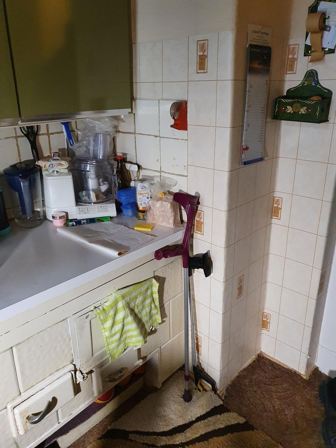 Ein Kochstelle aus der Zeit des Kalten Kriegs, die mit Holz befeuert werden kann. Ein Kochstelle aus der Zeit des Kalten Kriegs, die mit Holz befeuert werden kann.