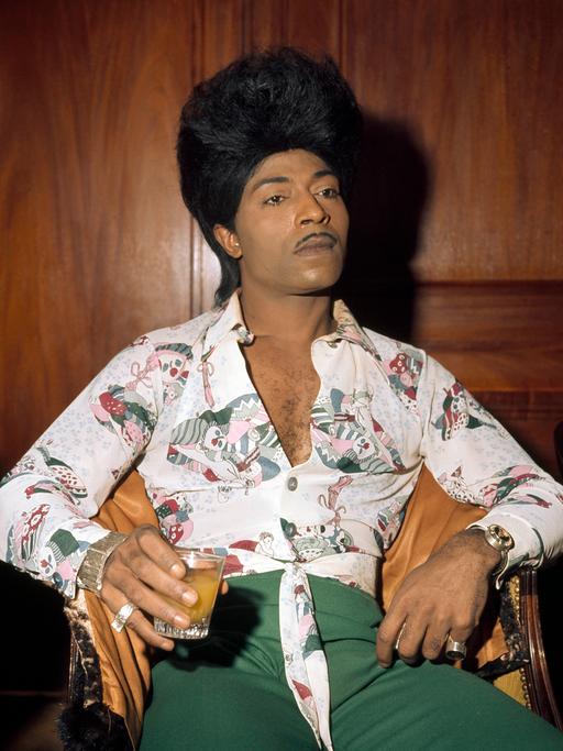 Little Richard 1975 in Kopenhagen, er trägt Schminke und hochauftoupierte Haare.
