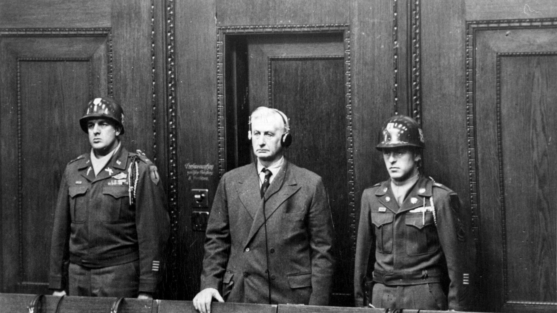 Der Industrielle Friedrich Flick wartet am 22. Dezember 1947 auf das Urteil des Kriegsverbrecher-Tribunals in Nürnberg Der Industrielle Friedrich Flick wartet am 22. Dezember 1947 auf das Urteil des Kriegsverbrecher-Tribunals in Nürnberg