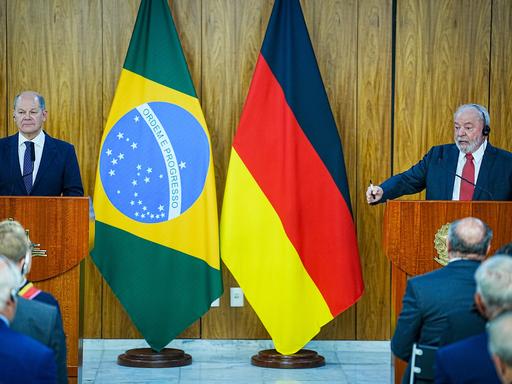 30.01.2023, Brasilien, Brasilia: Bundeskanzler Olaf Scholz (SPD) und Luiz Inacio Lula da Silva, Präsident von Brasilien, geben eine Pressekonferenz im Amtssitz des Präsidenten. 