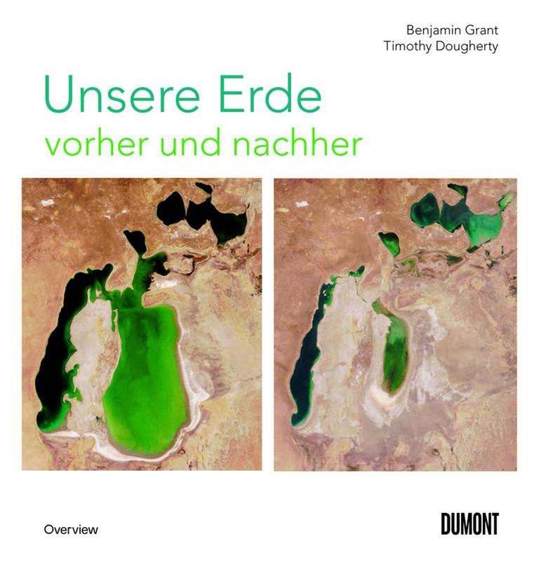 Buchcover von "Unsere Erde vorher und nachher". Das Cover des quadratischen Bildbands zeigt mit zwei Luftaufnahmen, wie der Aralsee über die Jahre immer kleiner geworden ist. Dahinter weißer Hintergrund, auf dem der Titel des Buchs in grüner Schrift steht. Buchcover von "Unsere Erde vorher und nachher". Das Cover des quadratischen Bildbands zeigt mit zwei Luftaufnahmen, wie der Aralsee über die Jahre immer kleiner geworden ist. Dahinter weißer Hintergrund, auf dem der Titel des Buchs in grüner Schrift steht.
