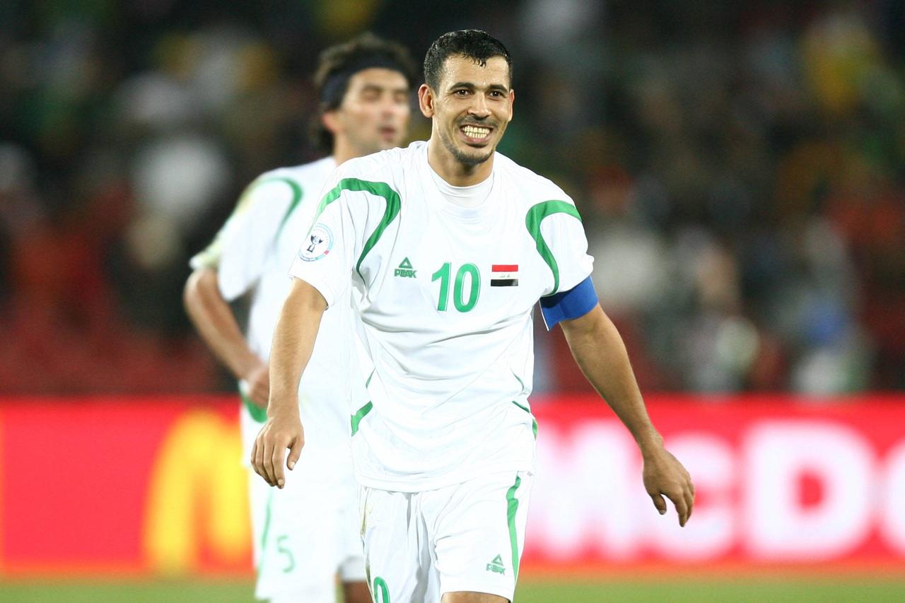Der irakische Fußballer Younis Mahmoud während eines Länderspiels beim Confederation Cup 2009 Der irakische Fußballer Younis Mahmoud während eines Länderspiels beim Confederation Cup 2009