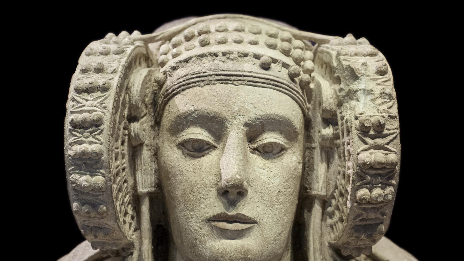 Die "Dama de Elche" - Büste einer Frauenfigur aus Elche in Spanien, die als herausragendes Zeugnis der iberischen Kunst gilt. Die "Dama de Elche" - Büste einer Frauenfigur aus Elche in Spanien, die als herausragendes Zeugnis der iberischen Kunst gilt.