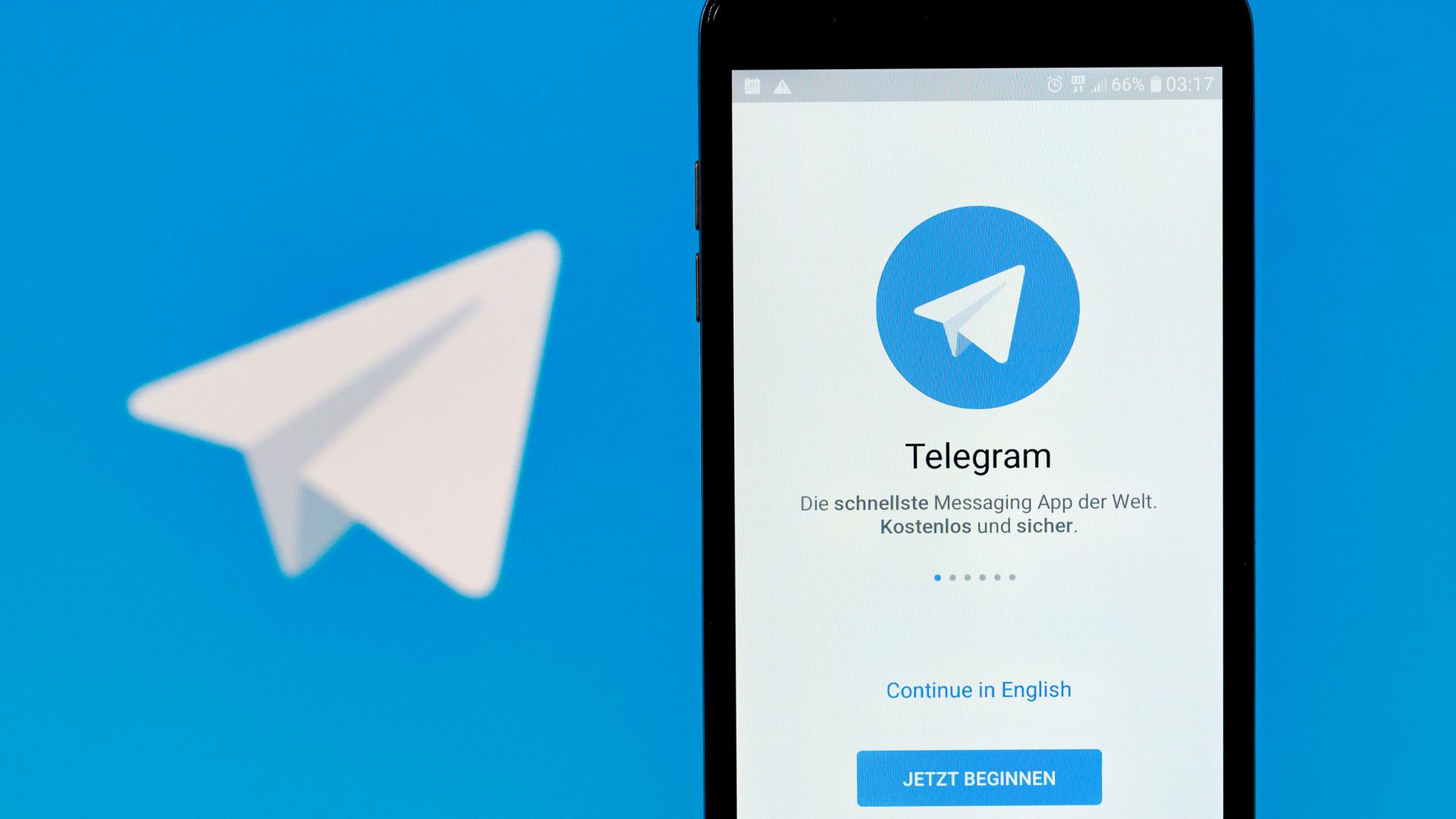 Das Logo des selbstregulierten Instant-Messaging-Dienst Telegram auf einem Handy. Das Logo des selbstregulierten Instant-Messaging-Dienst Telegram auf einem Handy.