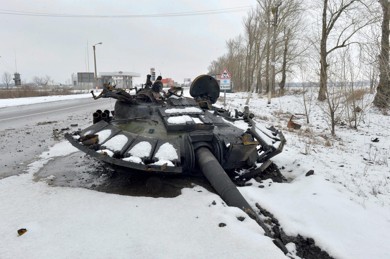 Ein Teil eines russischen Panzers am Rande Charkiws. Ein Teil eines russischen Panzers am Rande Charkiws.