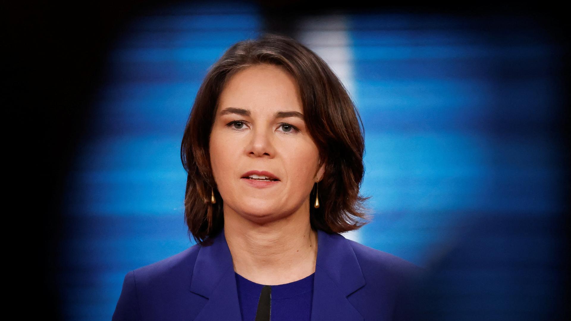 Die deutsche Außenministerin Annalena Baerbock gibt ein Statement zum Urteil im Prozess um den sogenannten Tiergartenmord. Die deutsche Außenministerin Annalena Baerbock gibt ein Statement zum Urteil im Prozess um den sogenannten Tiergartenmord.