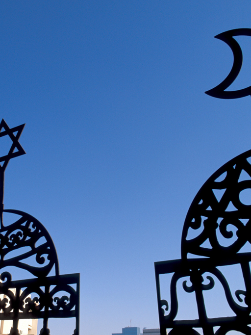 Symbole des Judentums und des Islam nebeneinander.