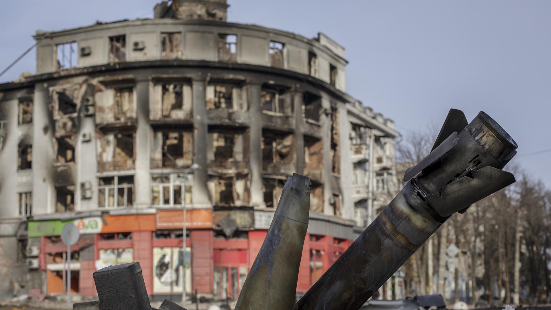 Zerstörungen nach russischem Beschuss im ukrainischen Bachmut am 24. Februar 2023. Zerstörungen nach russischem Beschuss im ukrainischen Bachmut am 24. Februar 2023.