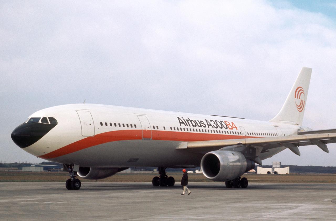 Der Airbus A-300, ein in europäischer Gemeinschaftsarbeit entworfenes und konstruiertes GroÃraumflugzeug, bei der ersten Vorstellung am 28. September 1972 in Toulouse (Frankreich) Der Airbus A-300, ein in europäischer Gemeinschaftsarbeit entworfenes und konstruiertes GroÃraumflugzeug, bei der ersten Vorstellung am 28. September 1972 in Toulouse (Frankreich)