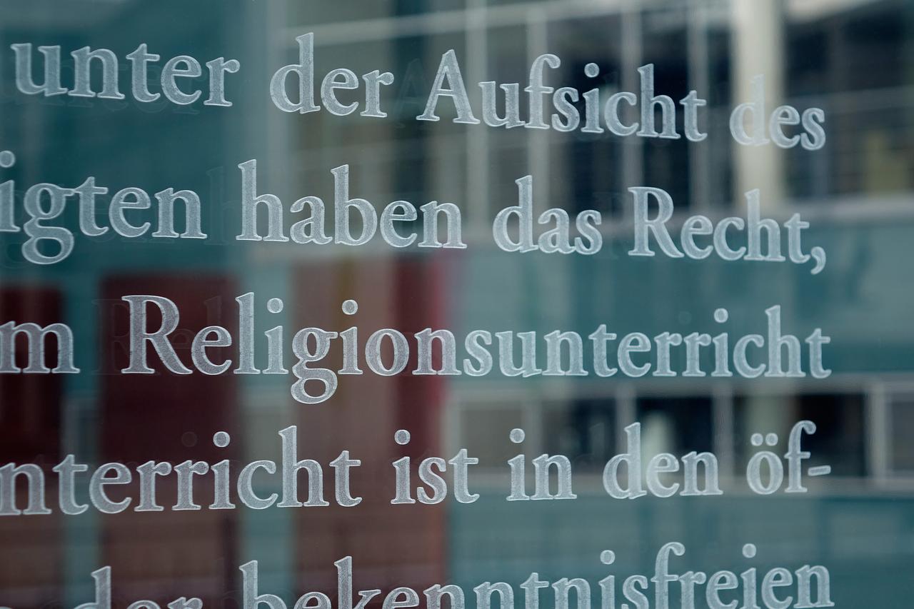 "Grundgesetz 49" "Grundgesetz 49"