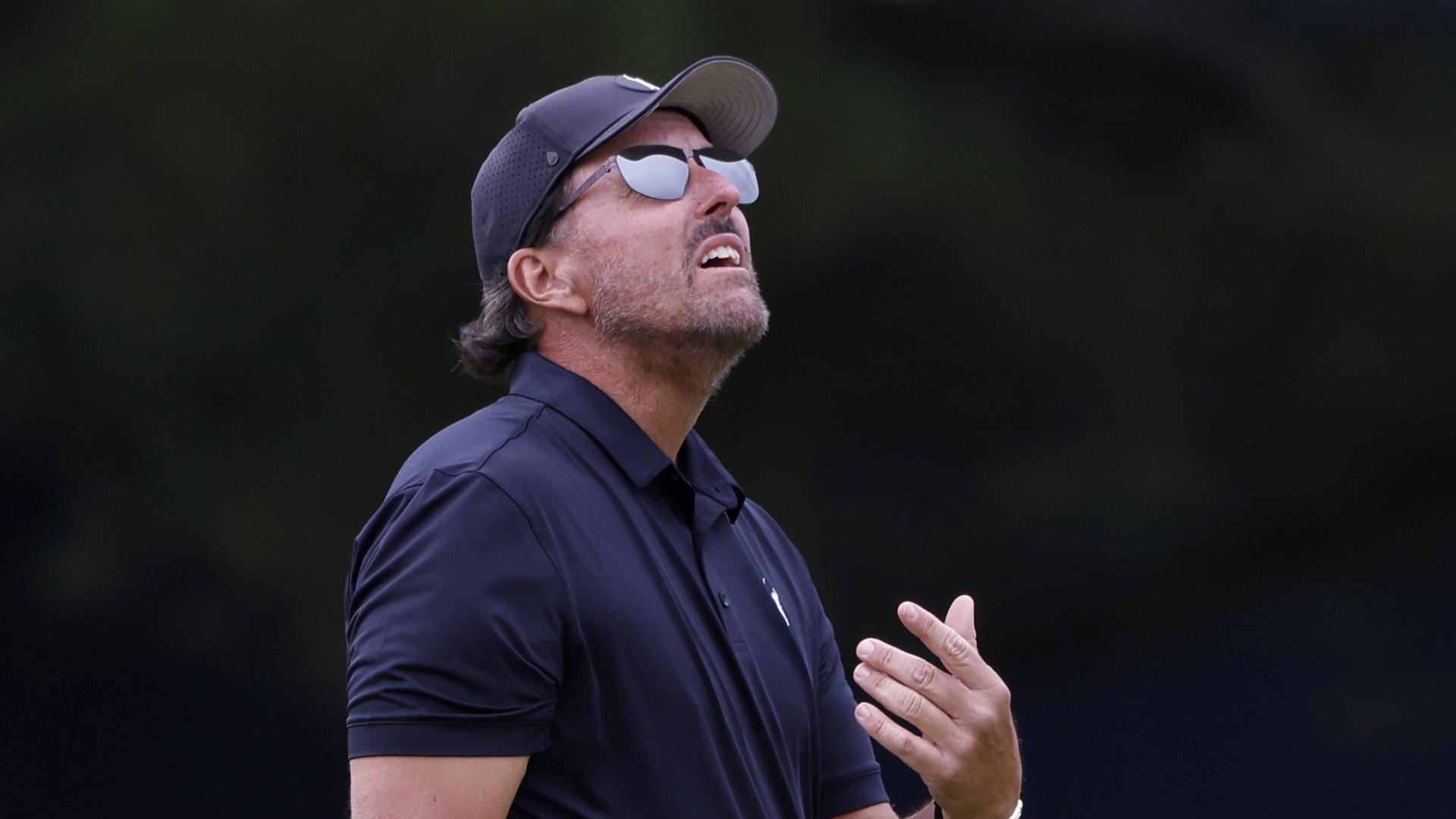 Der US-Profigolfer Phil Mickelson während der US Open in Brookline in der Nähe von Boston. Der US-Profigolfer Phil Mickelson während der US Open in Brookline in der Nähe von Boston.