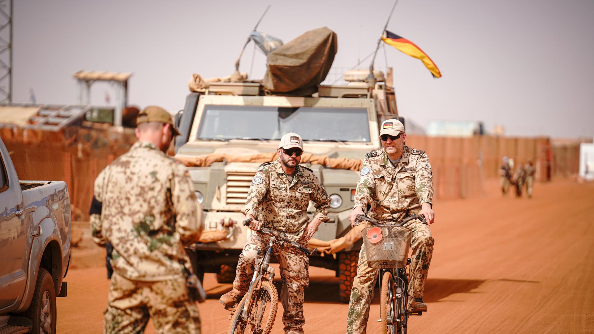 Verteidigungsministerin besucht Soldaten in Westafrika